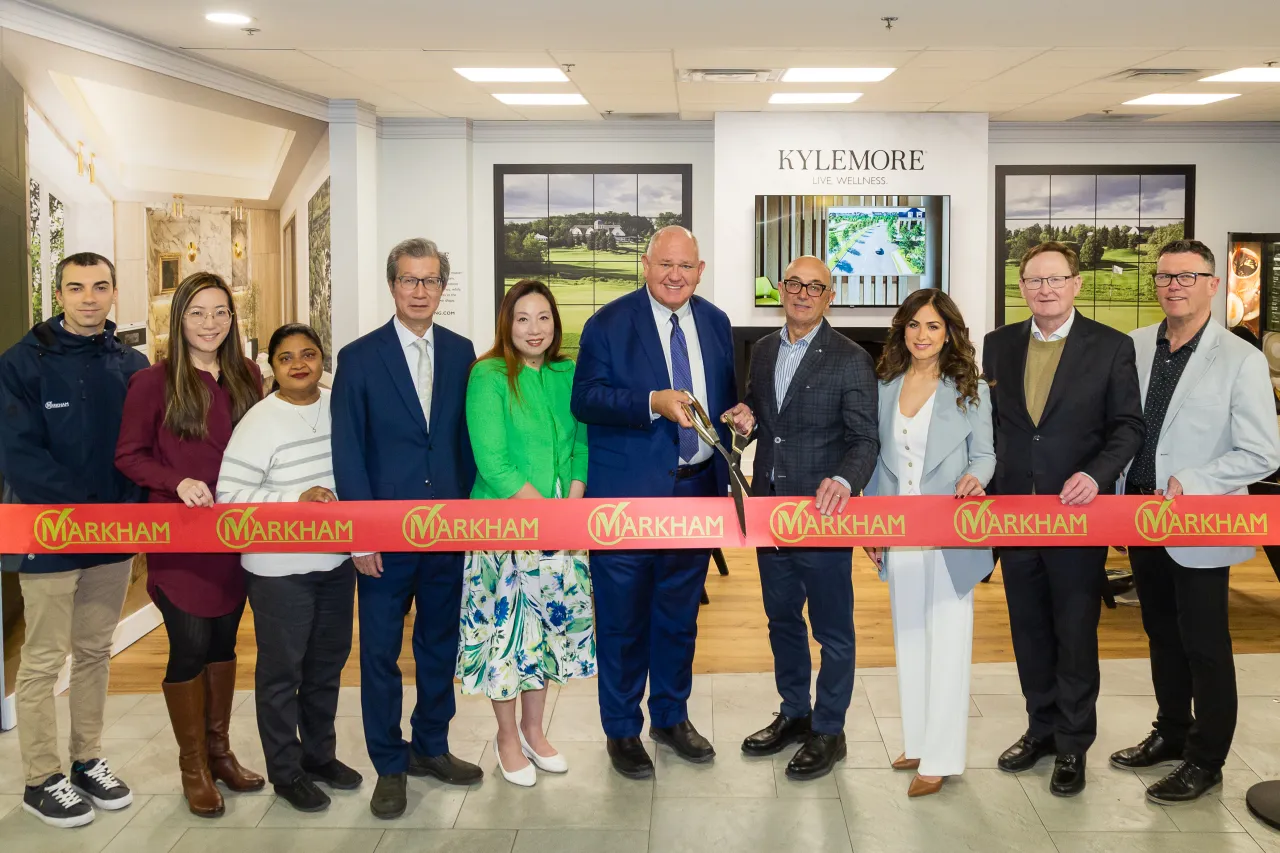 Mayor and council cutting opening ribbon at Kylemore.