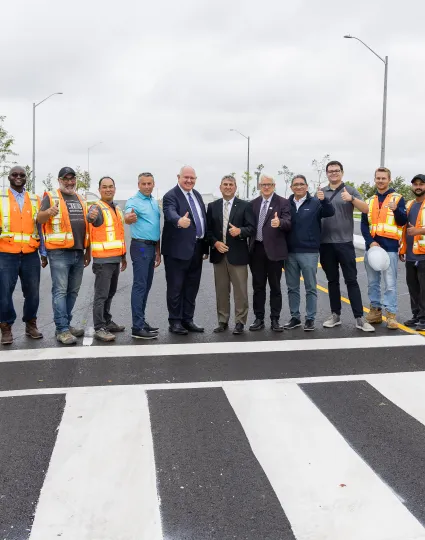 Picture of Markham, Richmond Hill Mayor and workers at the Highway 404 Mid-Block Crossing